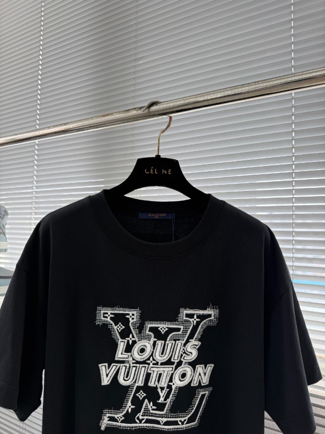 ルイヴィトン 格安 ビッグロゴプリント半袖Tシャツ グラフィックデザイン 精密ディテール 高級レベル仕様_7