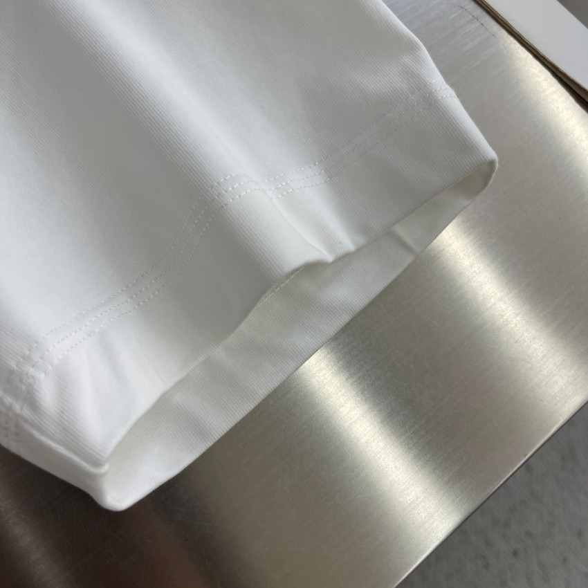 ルイヴィトン ハイブランド ビッグロゴプリント半袖Tシャツ モノグラムデザイン 精密ディテール 高再現度_2
