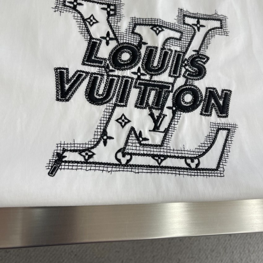 ルイヴィトン ハイブランド ビッグロゴプリント半袖Tシャツ モノグラムデザイン 精密ディテール 高再現度_4
