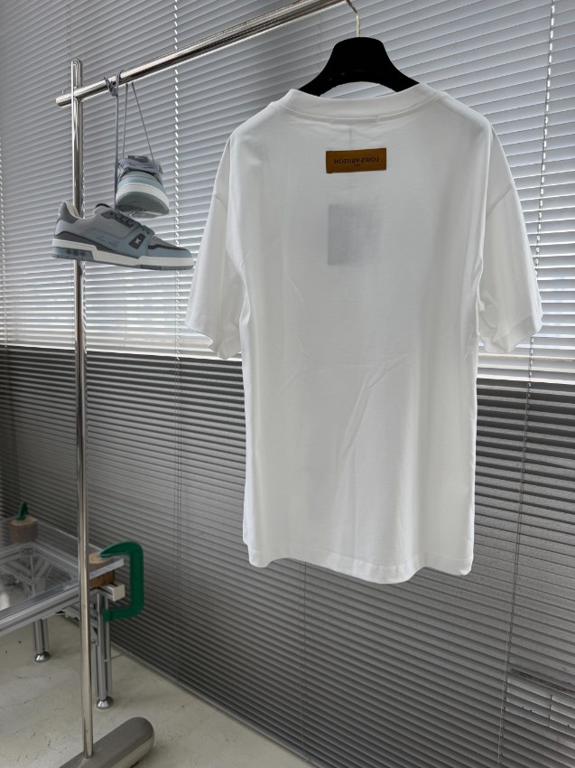 ルイヴィトン n級 スクリプトロゴ半袖Tシャツ 刺繍デザイン シンプル仕上げ 丁寧な縫製_4