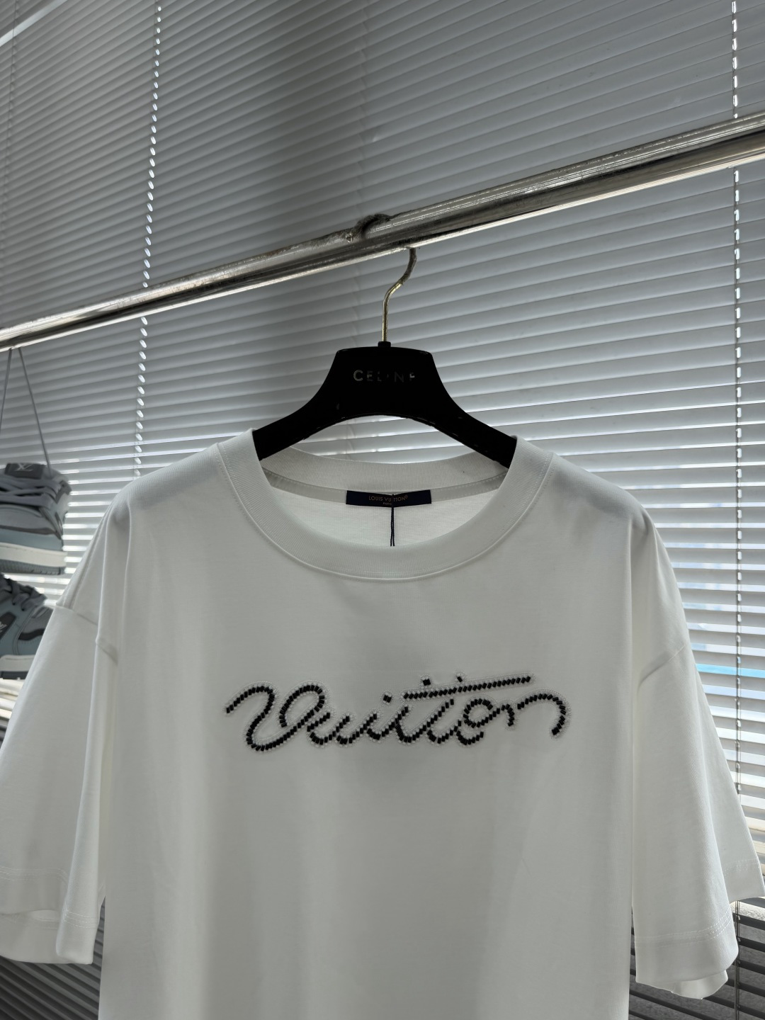 ルイヴィトン n級 スクリプトロゴ半袖Tシャツ 刺繍デザイン シンプル仕上げ 丁寧な縫製_6