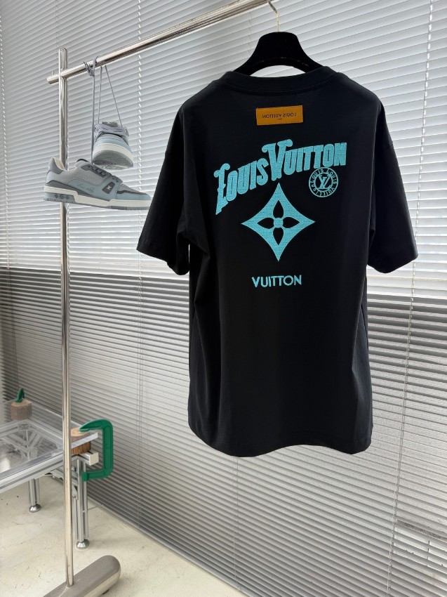 ルイヴィトン スーパーコピー サークルロゴ半袖Tシャツ ワンポイントデザイン 精密ディテール 数量限定入荷_5