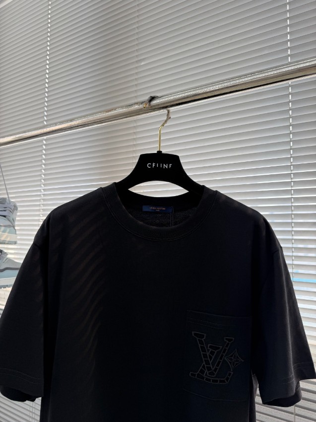 ルイヴィトン ハイブランド ポケットロゴ半袖Tシャツ 立体刺繍デザイン 上質感 高級感仕上げ_5