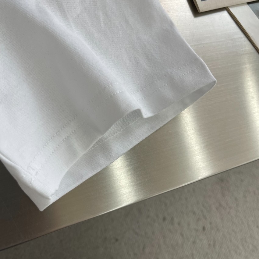 ルイヴィトン スーパーコピー 半袖Tシャツ ミニロゴデザイン シンプル構成 定番_1