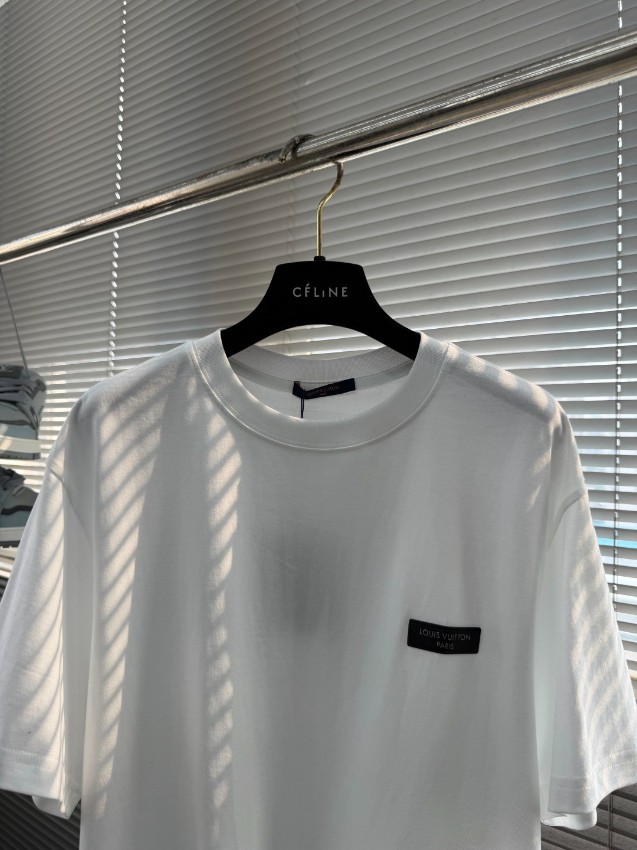 ルイヴィトン スーパーコピー 半袖Tシャツ ミニロゴデザイン シンプル構成 定番_4