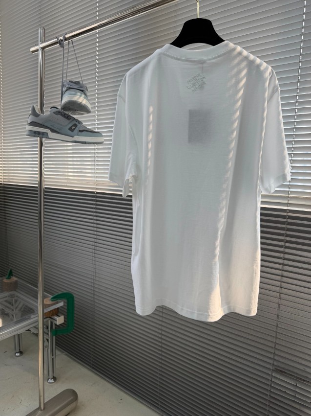 ルイヴィトン スーパーコピー 半袖Tシャツ ミニロゴデザイン シンプル構成 定番_5