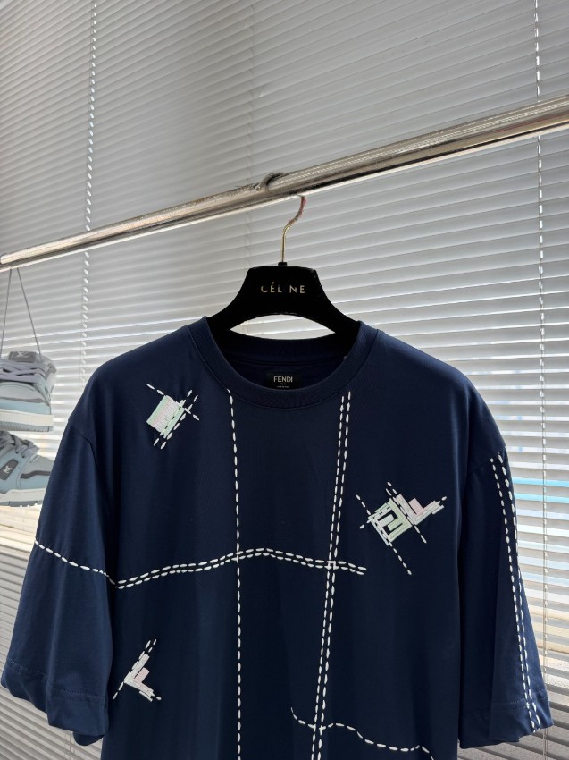 フェンディ スーパーコピー グラフィックTシャツ 刺繍ラインデザイン 高級感仕上げ_5