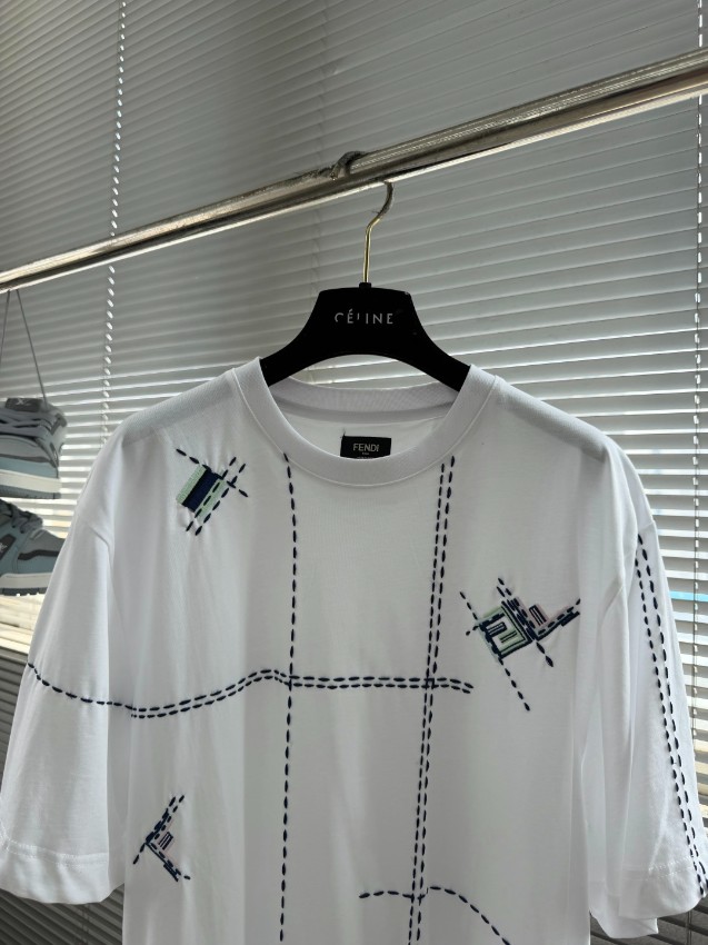 フェンディ ブランド コピー グラフィックTシャツ 刺繍ラインデザイン 高評価_6