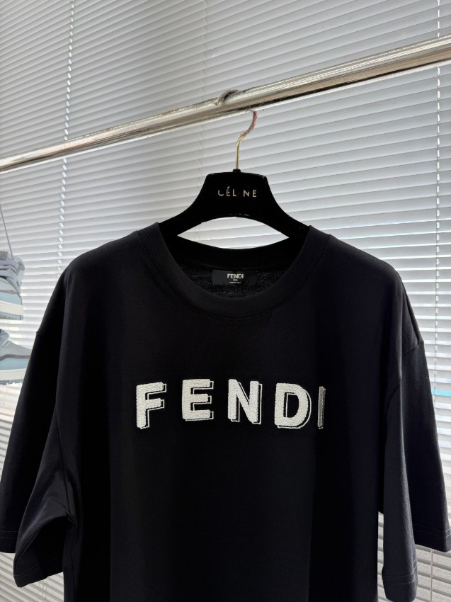 フェンディ 本物級コピー ロゴ刺繍Tシャツ シンプルデザイン 満足度高い_5