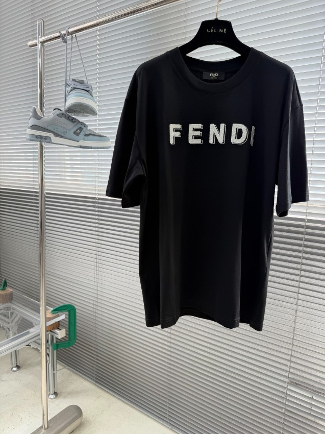 フェンディ 本物級コピー ロゴ刺繍Tシャツ シンプルデザイン 満足度高い_6