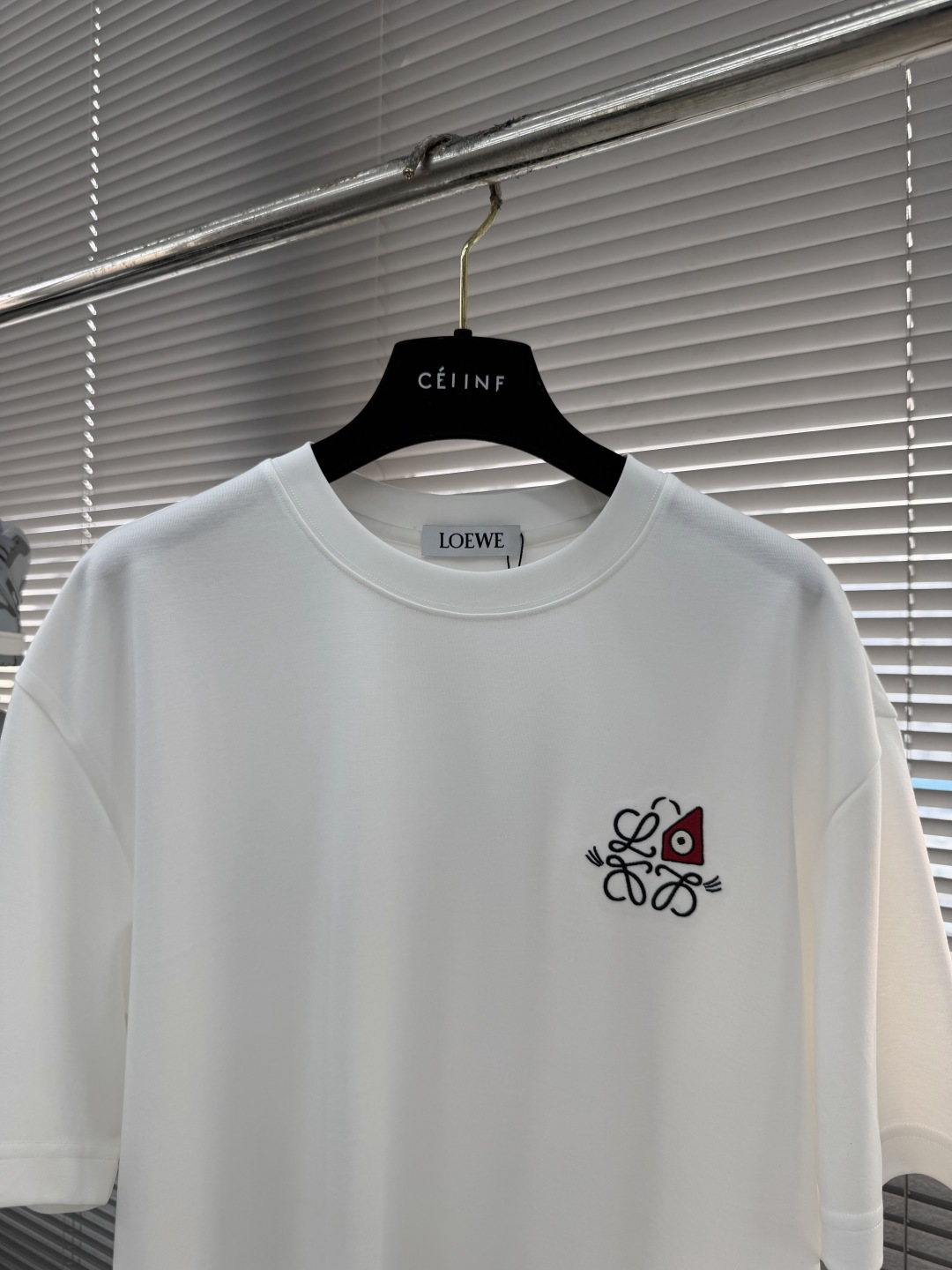 ロエベ スーパーコピー 半袖Tシャツ ロゴプリント アートデザイン 高評価_5