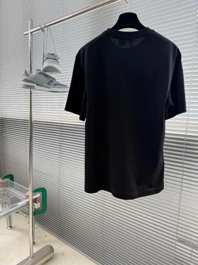 ロエベ ブランド コピー アナグラム刺繍Tシャツ 半袖ミニマルデザイン 高評価_5