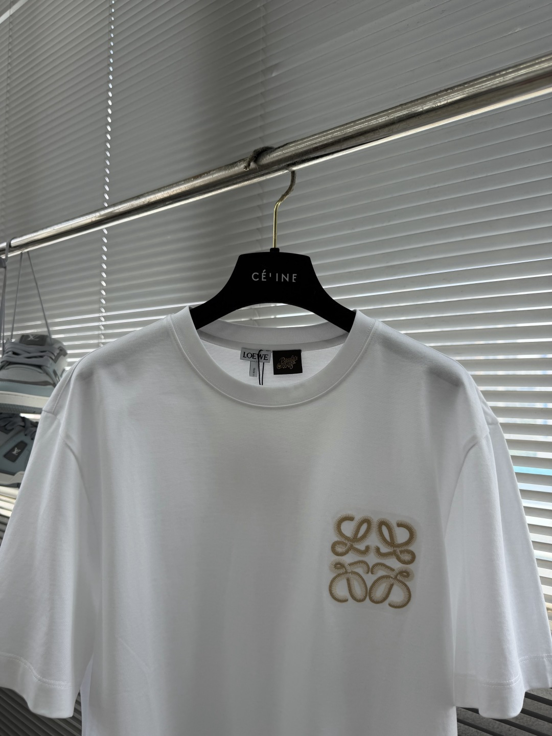 ロエベ n級 アナグラム刺繍Tシャツ 半袖ミニマルスタイル 激安_4