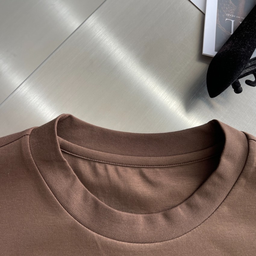 ロエベ スーパーコピー ミニアナグラムパッチTシャツ 半袖シンプル設計 高級感仕上げ_1