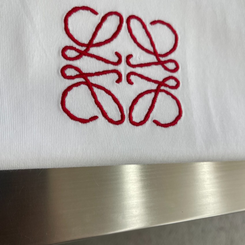 ロエベ 本物級コピー アナグラム刺繍Tシャツ 半袖ミニマルデザイン 精密ディテール_3