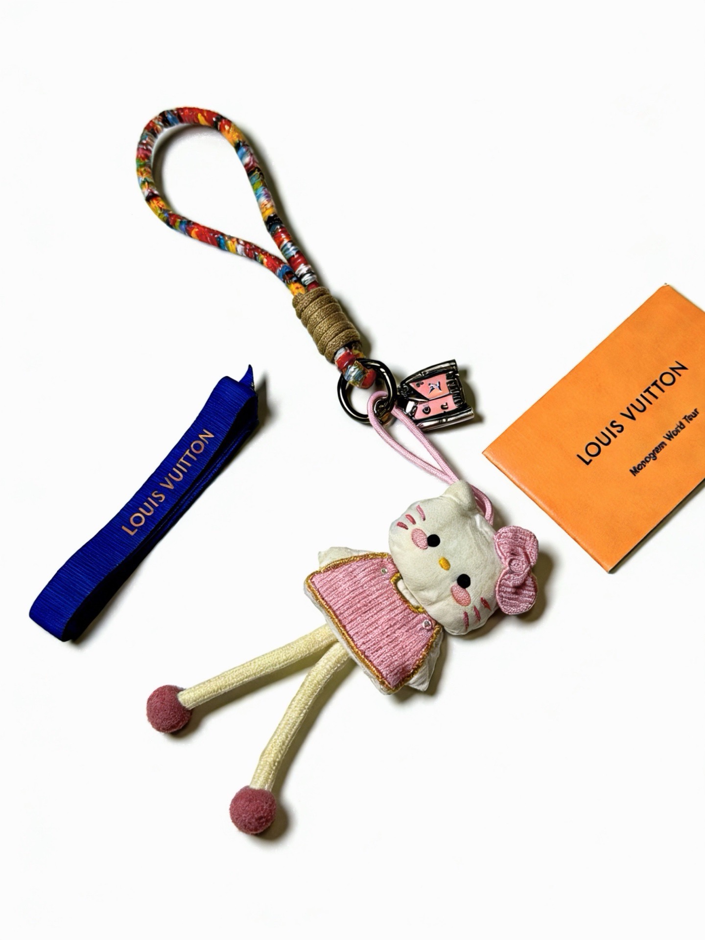 ルイヴィトン スーパーコピー キャラクターチャームキーホルダー 編み込みストラップ 可愛いデザイン ブランド代用_2