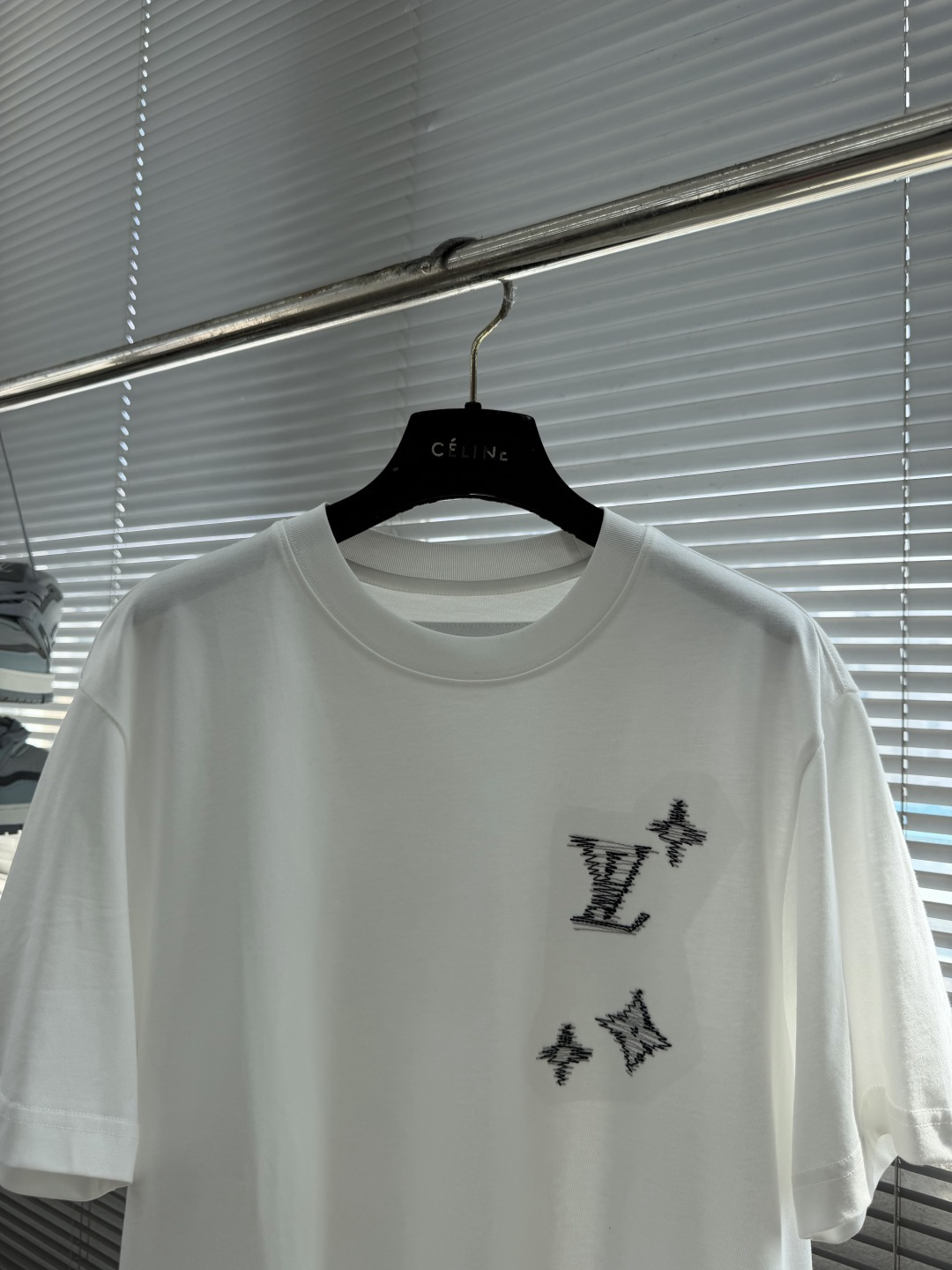ルイヴィトン スーパーコピー Tシャツ ロゴ刺繍デザイン コットン素材 快適な着心地_6