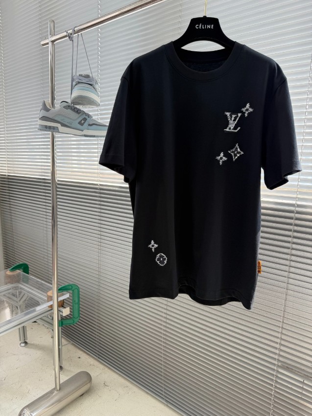ルイヴィトン ブランド コピー Tシャツ ロゴ刺繍デザイン ブラック仕上げ 男女兼用_5
