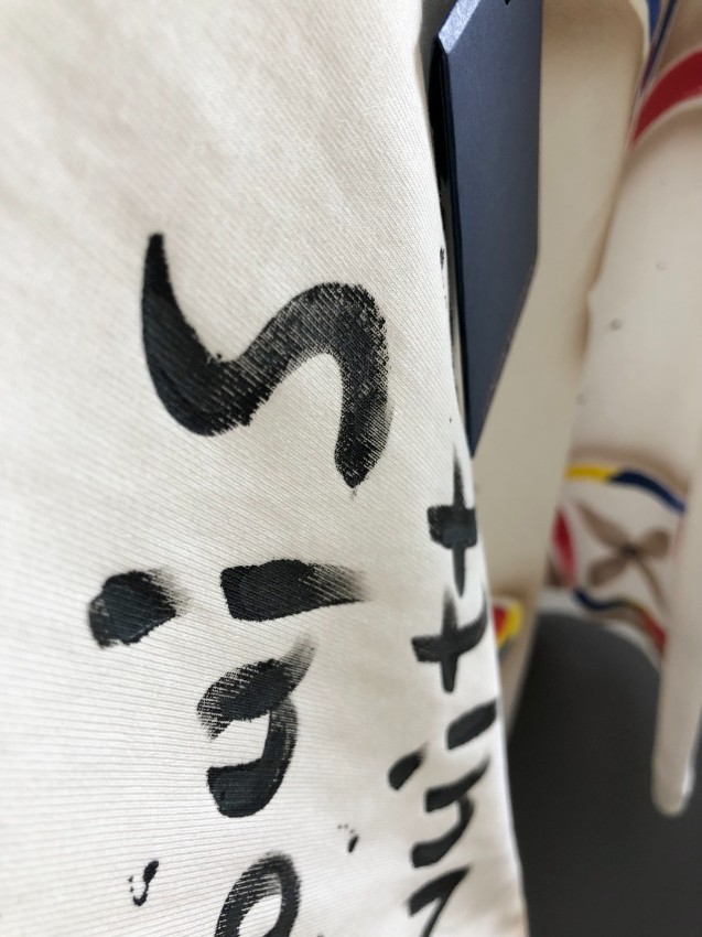 ルイヴィトン 格安 グラフィックロゴ半袖Tシャツ アートプリント設計 高評価_2