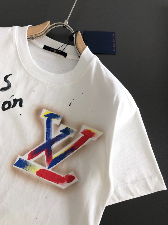 ルイヴィトン 格安 グラフィックロゴ半袖Tシャツ アートプリント設計 高評価_3