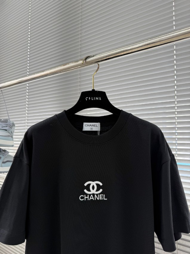 シャネル 本物級コピー ココマーク刺繍半袖Tシャツ ミニマルデザイン 高再現度_5