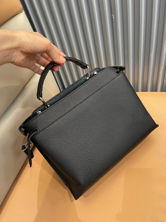 フェンディ スーパーコピー ピーカブー風ハンドバッグ 2WAYショルダー 上質レザー仕様 定番_5