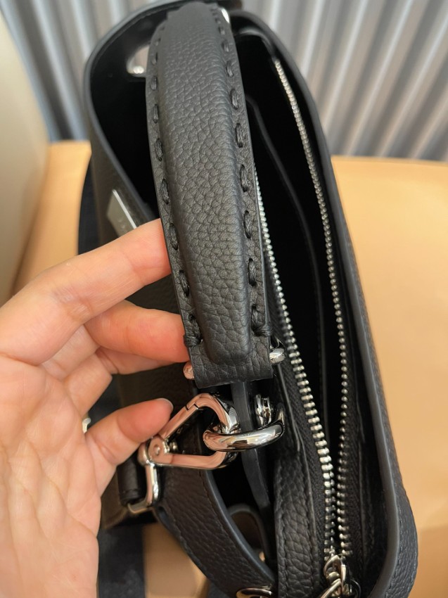 フェンディ スーパーコピー ピーカブー風ハンドバッグ 2WAYショルダー 上質レザー仕様 定番_8