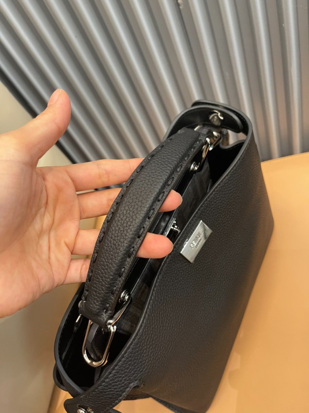 フェンディ スーパーコピー ピーカブー風ハンドバッグ 2WAYショルダー 上質レザー仕様 定番_6