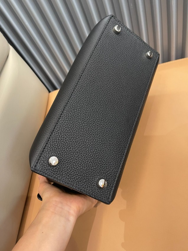 フェンディ スーパーコピー ピーカブー風ハンドバッグ 2WAYショルダー 上質レザー仕様 定番_9