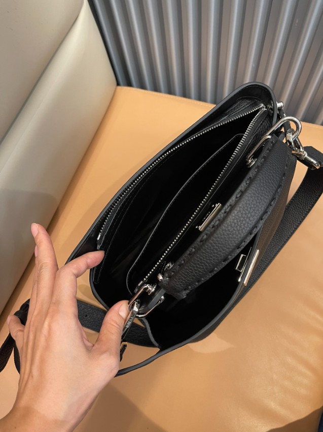 フェンディ スーパーコピー ピーカブー風ハンドバッグ 2WAYショルダー 上質レザー仕様 定番_7