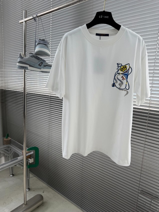 ルイヴィトン 本物級コピー 刺繍ワンポイントTシャツ 半袖ミニマルデザイン 口コミ多数_5