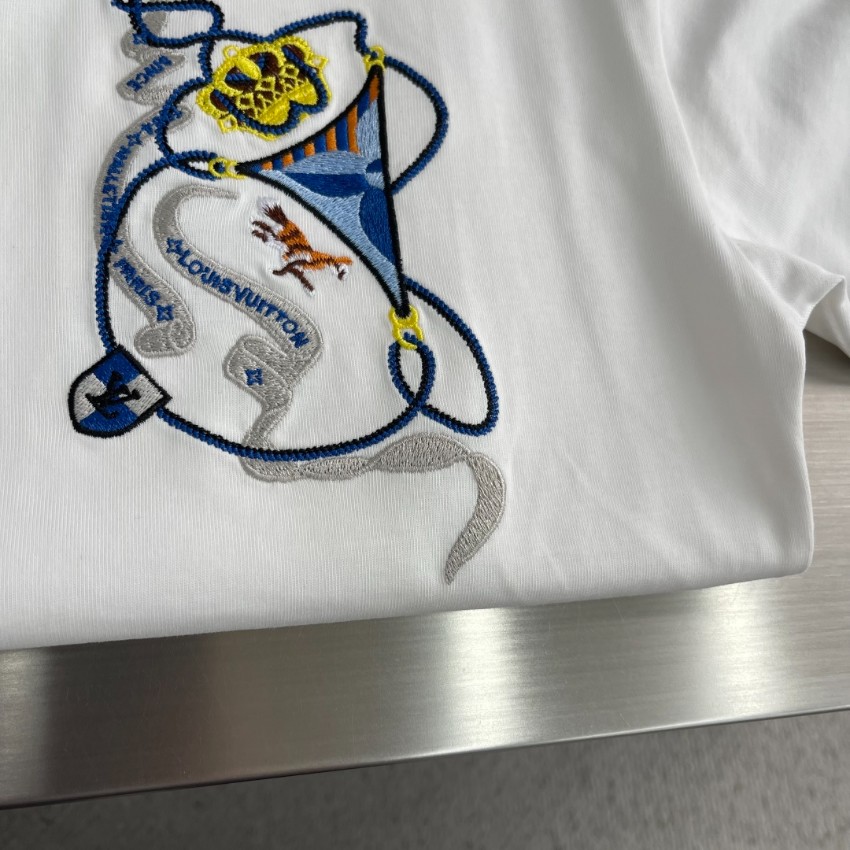 ルイヴィトン 本物級コピー 刺繍ワンポイントTシャツ 半袖ミニマルデザイン 口コミ多数_3