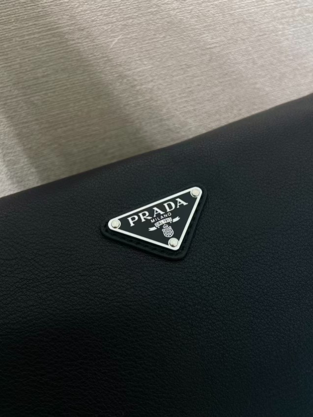 プラダ ブランド コピー レザーショルダーバッグ 2WAYストラップ設計 上質感_2
