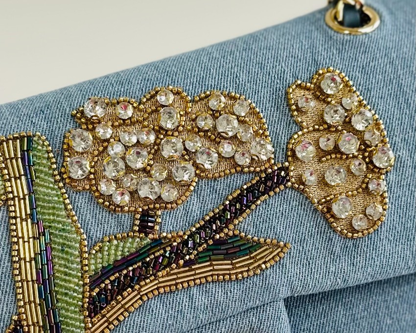 シャネル 格安 フラップバッグ ライトブルー デニム調 ビジューフラワー刺繍 チェーンショルダー 高評価_2