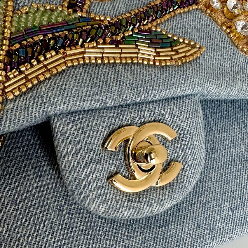 シャネル 格安 フラップバッグ ライトブルー デニム調 ビジューフラワー刺繍 チェーンショルダー 高評価_3