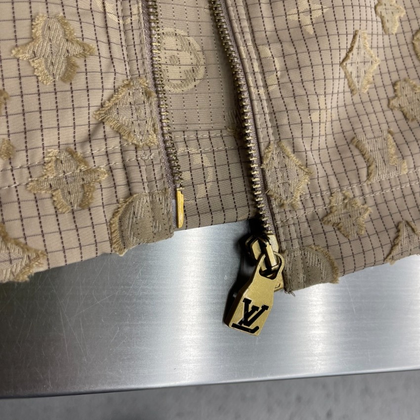ルイ・ヴィトン n級 モノグラムジップアップシャツジャケット ベージュ立体刺繍夏服デザイン 丁寧な縫製_1