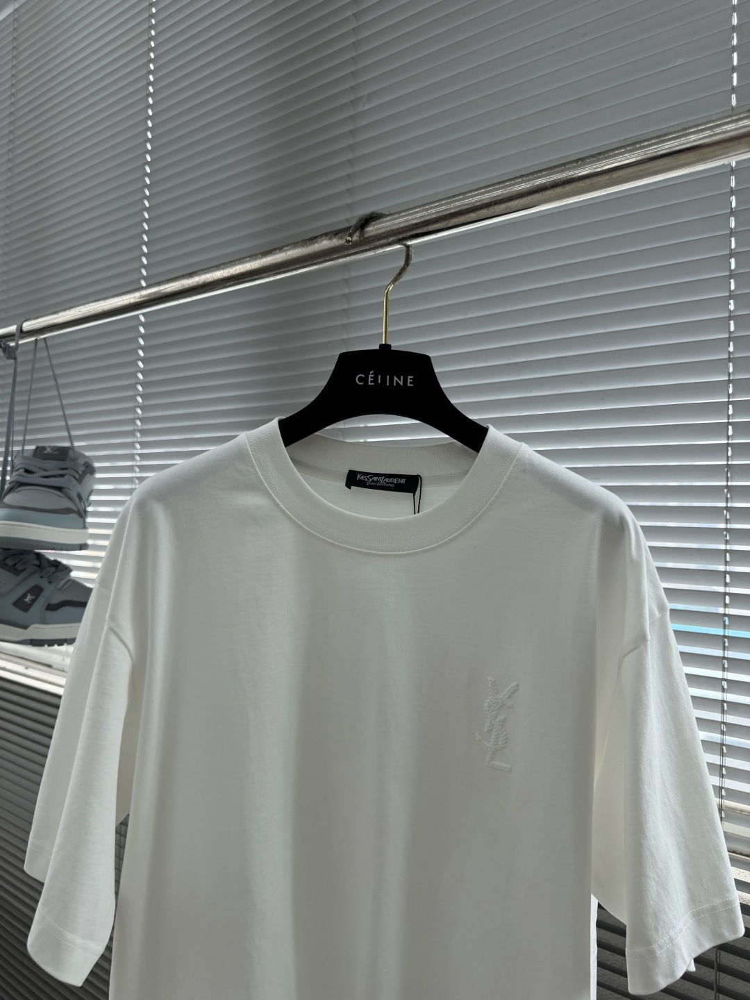 サンローラン n級 ホワイト 半袖Tシャツ ロゴ刺繍 オーバーサイズ 夏服 丁寧な縫製_6