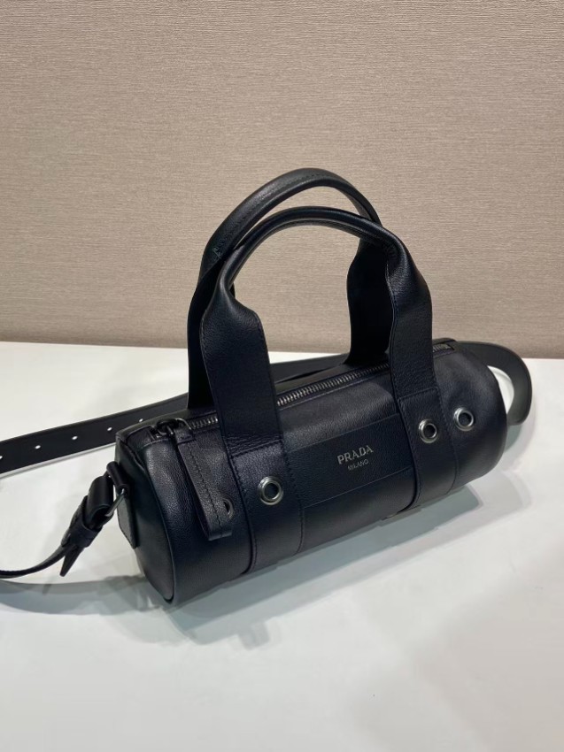 プラダ スーパーコピー ボストンバッグ ブラックレザー 2WAYショルダー メタルアイレット 定番_2