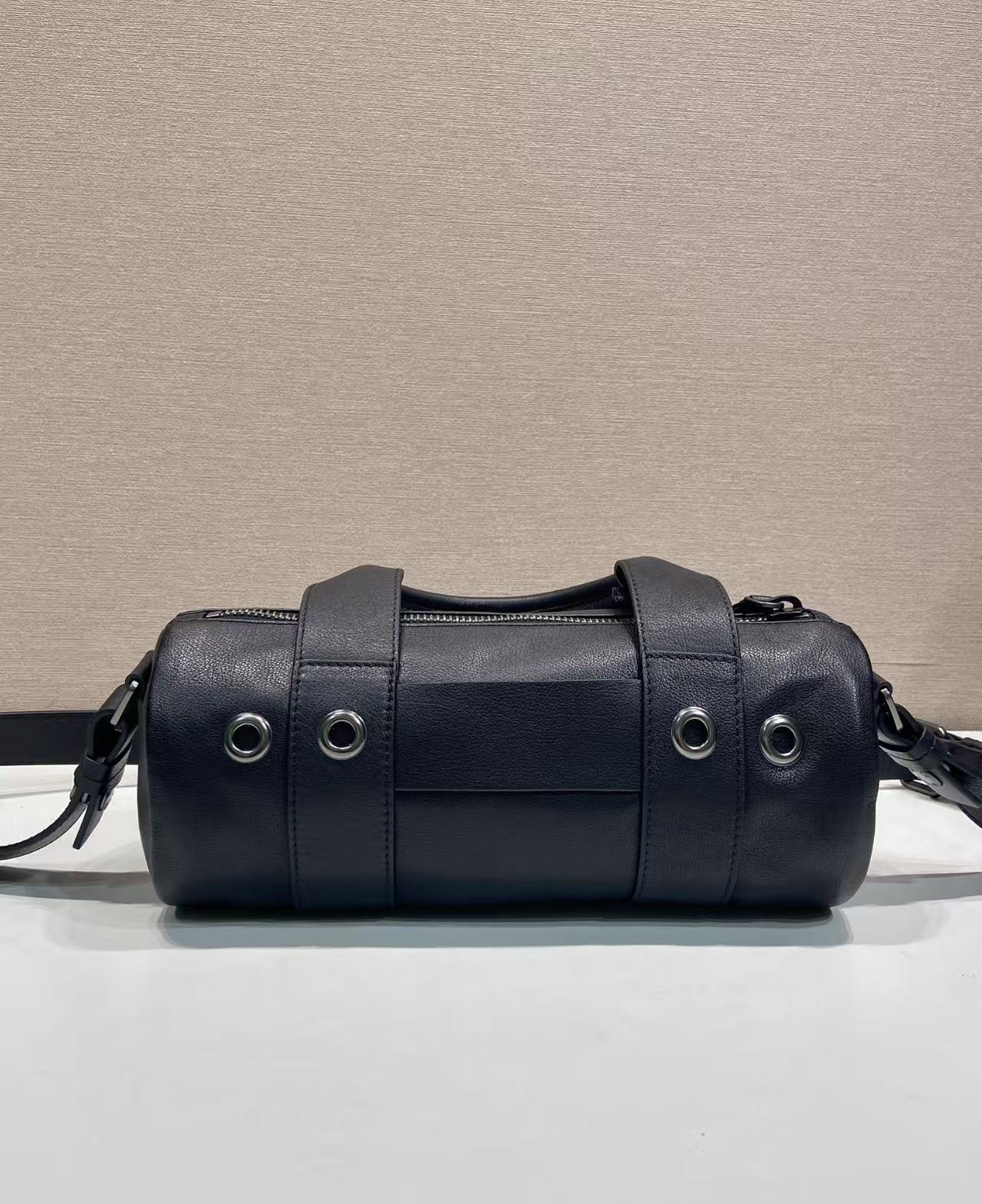 プラダ スーパーコピー ボストンバッグ ブラックレザー 2WAYショルダー メタルアイレット 定番_4