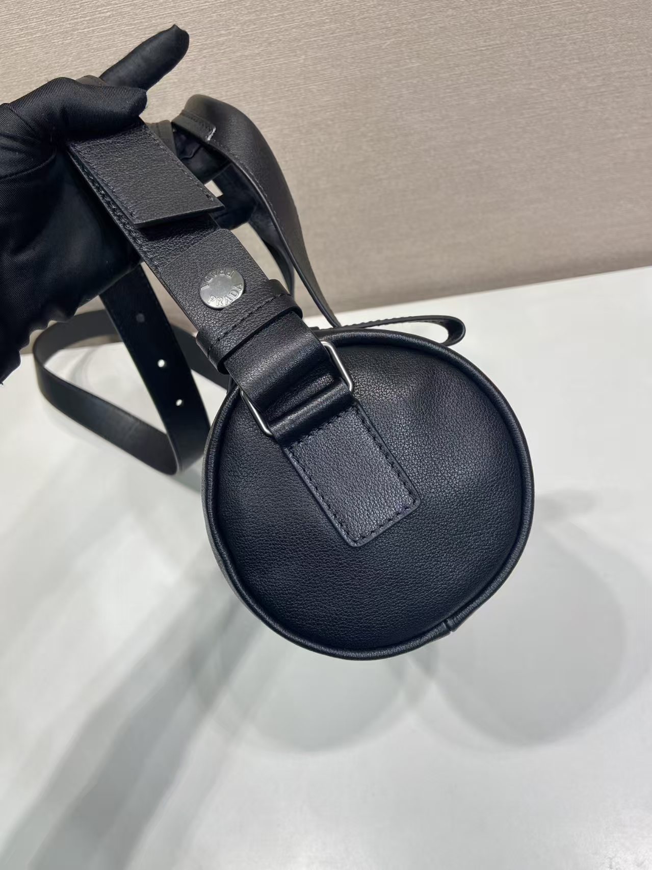 プラダ スーパーコピー ボストンバッグ ブラックレザー 2WAYショルダー メタルアイレット 定番_8