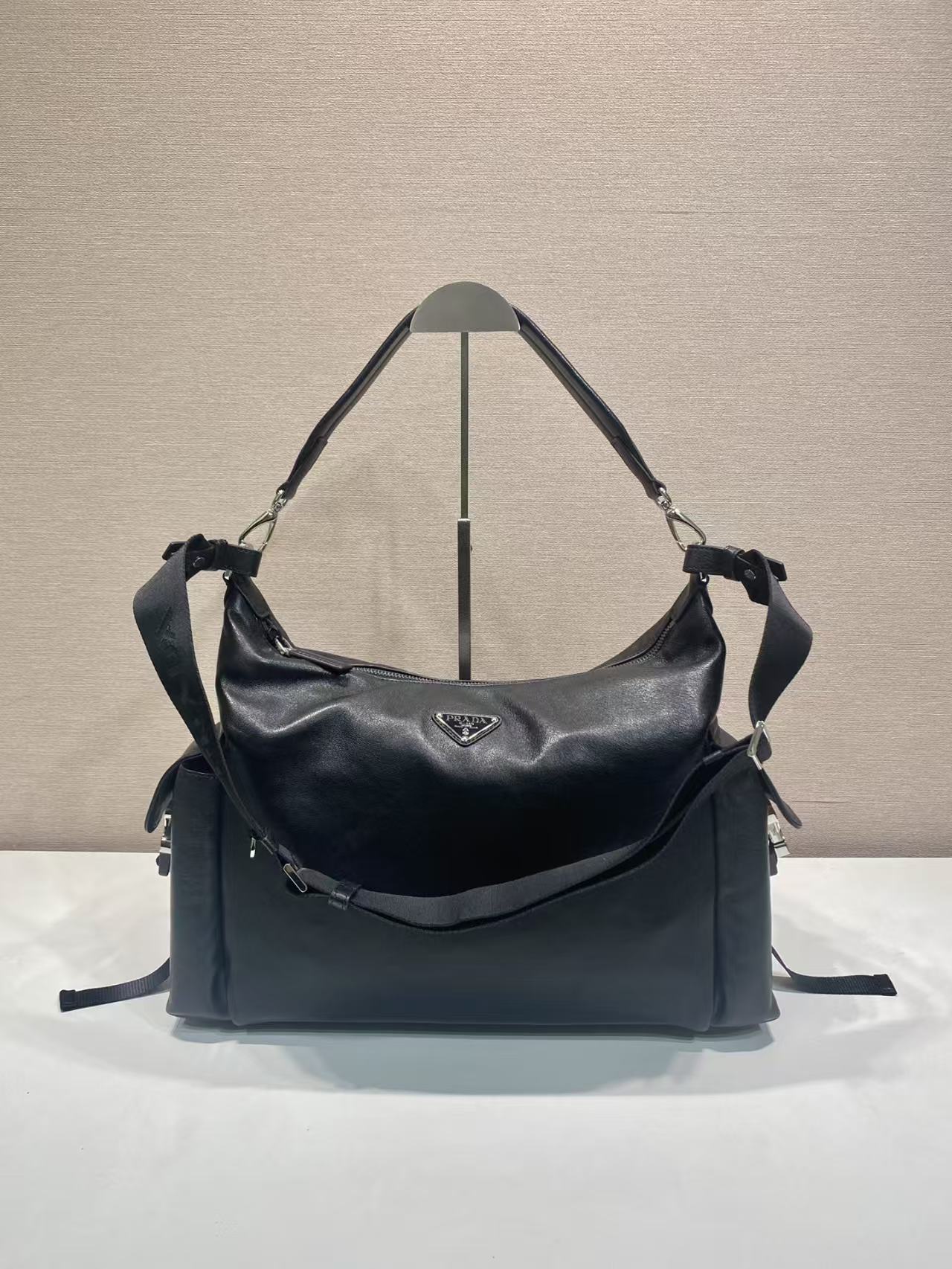 プラダ n級 ショルダーバッグ ブラックレザー 2WAYワイドフォルム 激安_9