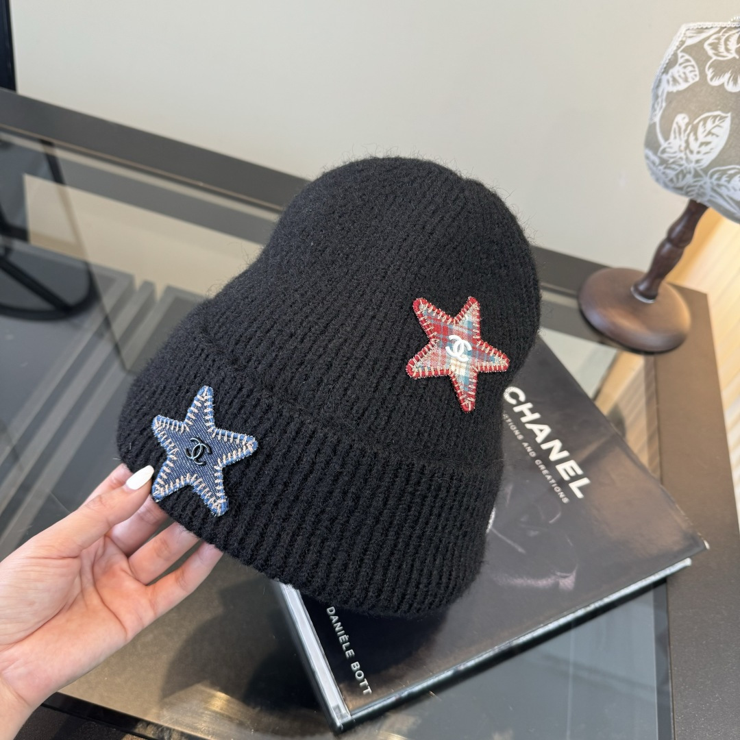 シャネル ブランド コピー ニット帽 ブラック スターモチーフ ココマーク刺繍 リブ編み 秋冬防寒 レディース カジュアル 精密ディテール_4