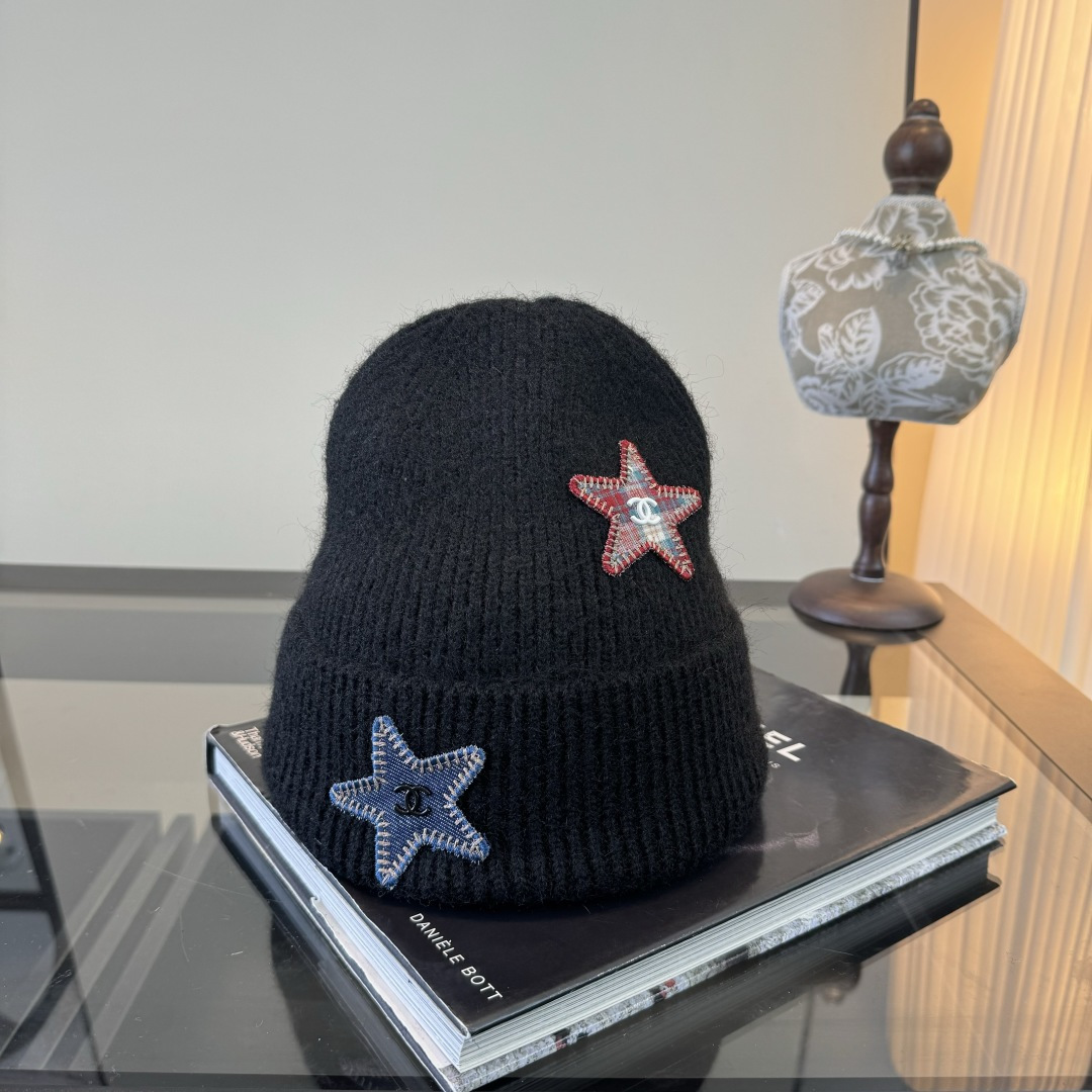シャネル ブランド コピー ニット帽 ブラック スターモチーフ ココマーク刺繍 リブ編み 秋冬防寒 レディース カジュアル 精密ディテール_8