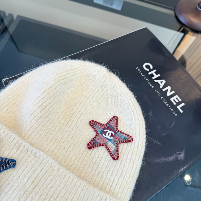 シャネル スーパーコピー ニット帽 アイボリー 星型ワッペン ココマーク刺繍 リブ編み 折り返しデザイン 秋冬コーデ 定番_8