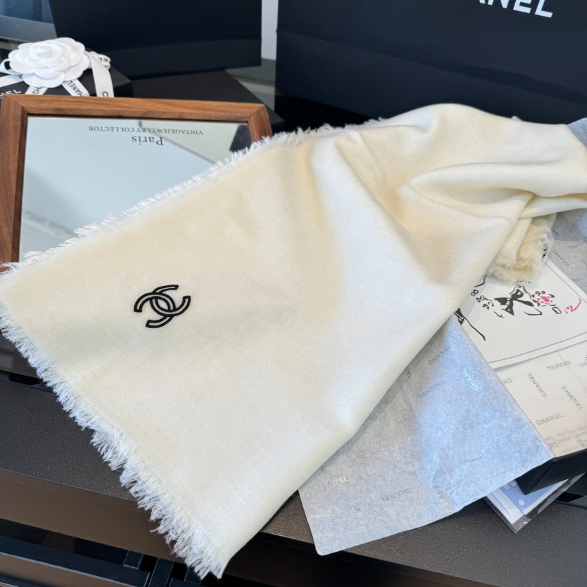 シャネル ブランド コピー 大判ストール アイボリー ココマーク刺繍 フリンジデザイン 無地 薄手ショール レディース 春秋冬 安全取引_2