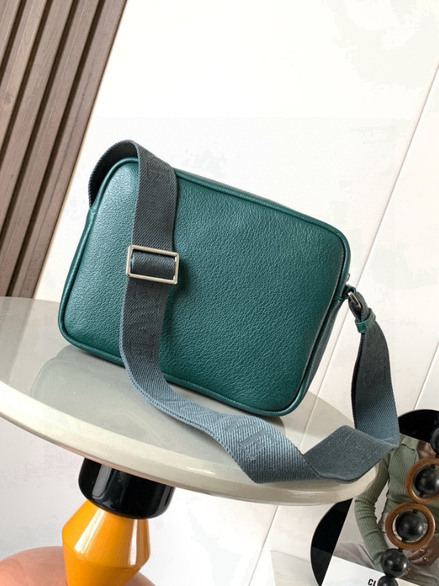 ロエベ n級 メンズショルダーバッグ ディープグリーン シボ革調スクエア型 幅広ストラップ シルバー金具 激安_3