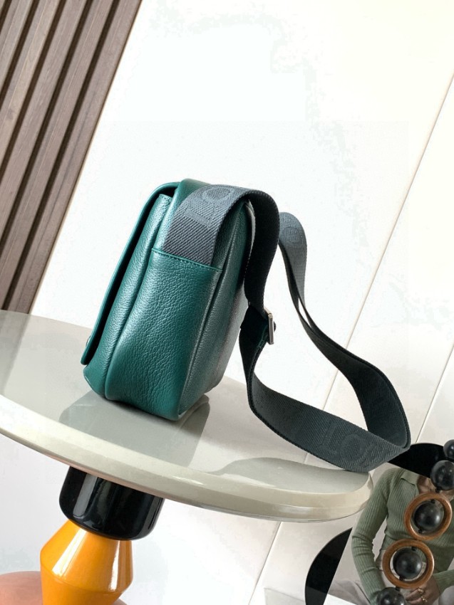 ロエベ n級 メンズショルダーバッグ ディープグリーン シボ革調スクエア型 幅広ストラップ シルバー金具 激安_7