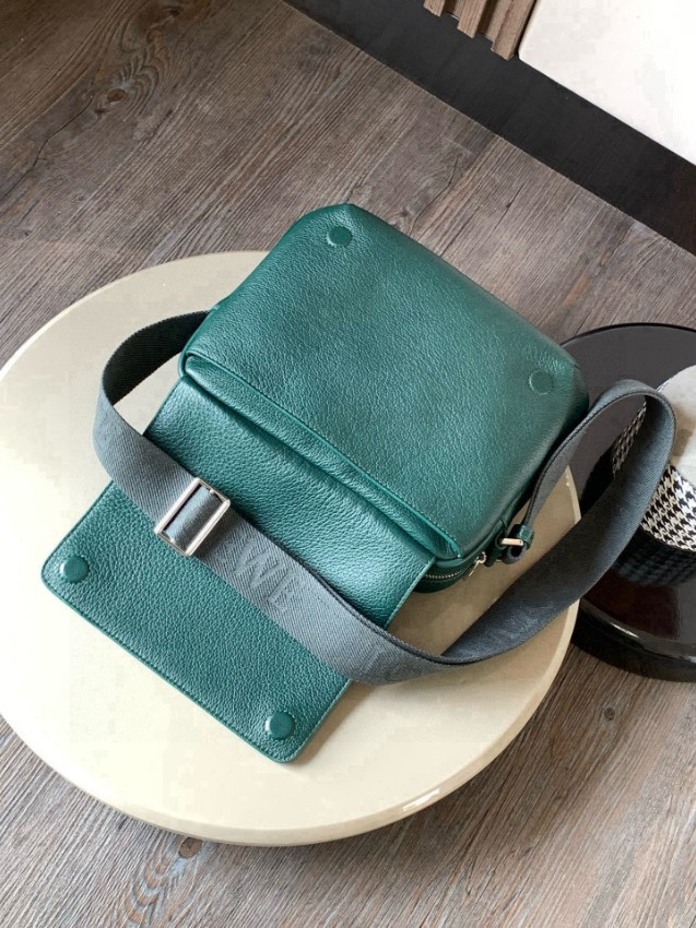 ロエベ n級 メンズショルダーバッグ ディープグリーン シボ革調スクエア型 幅広ストラップ シルバー金具 激安_8