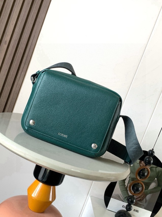 ロエベ n級 メンズショルダーバッグ ディープグリーン シボ革調スクエア型 幅広ストラップ シルバー金具 激安_9