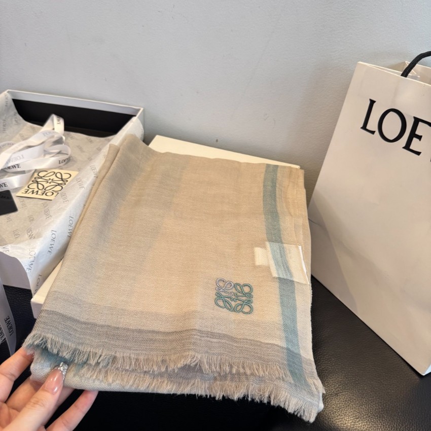 ロエベ ブランド コピー レディース大判ストール ベージュブルー グラデーション配色 アナグラム刺繍 薄手フリンジ付き 安心サイト_3